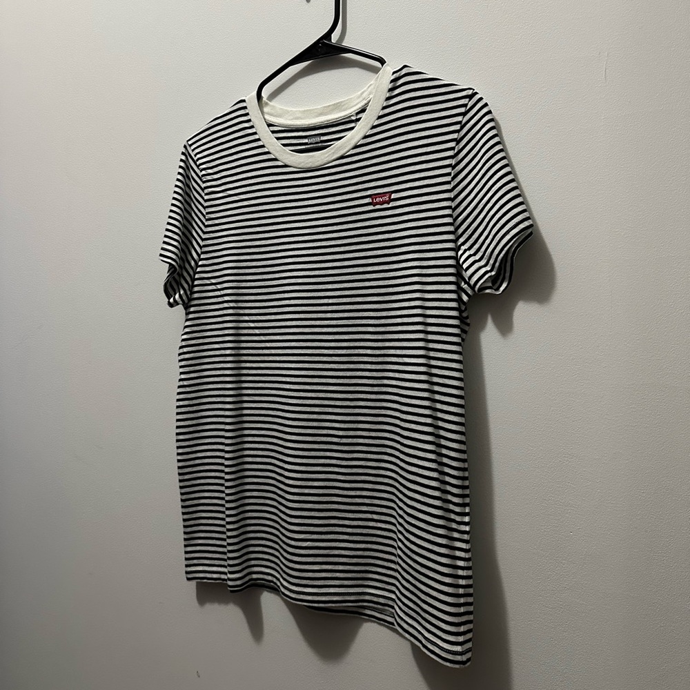 LEVIS T-SHIRT - Size: M - Black & White Stripes